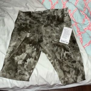 NWT Align HR 25” diamond dye